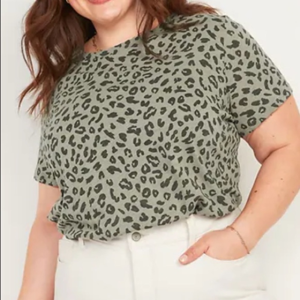 old navy tee